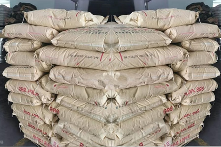 中东局势推高原油价格 合成胶期现价差走强